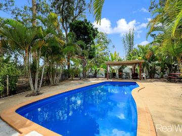 The Great Entertainer on 6,399m2 Lovely Sparkling Pool!