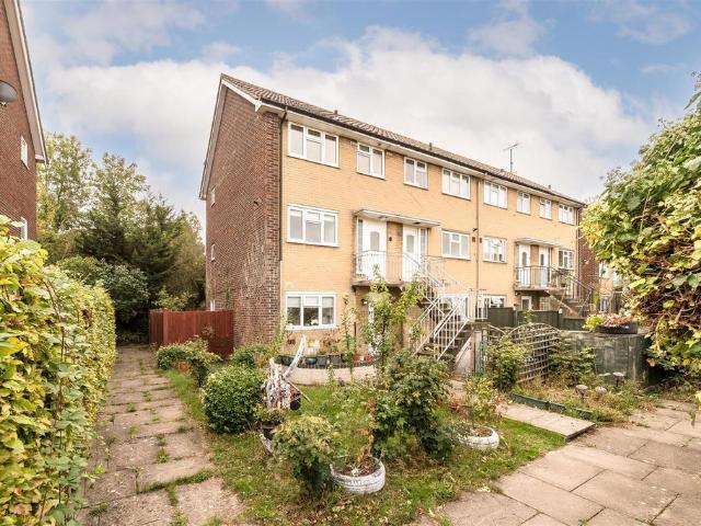 The Greenway, Ickenham, UB10 2 bed maisonette to rent £1,500 pcm £346 pw