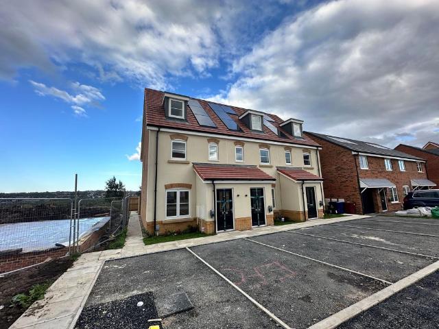The Greenwood, Blackburn, BB2 3 bed semi detached house to rent £1,300 pcm £300 pw