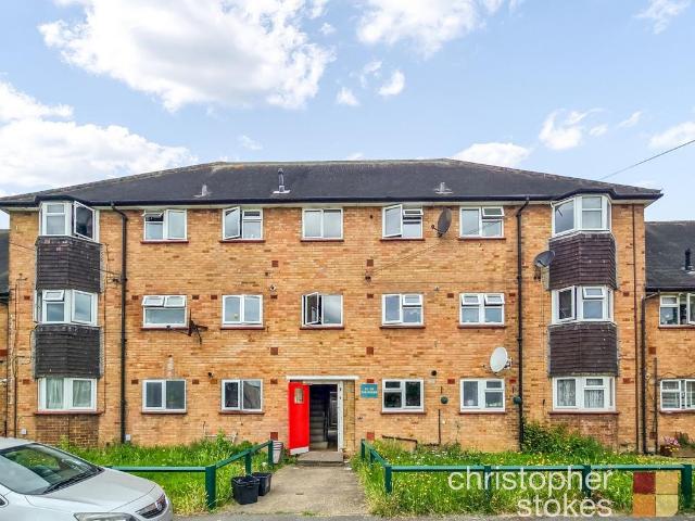 The Green, Cheshunt, Waltham Cross. 3 bed maisonette to rent £1,550 pcm £358 pw