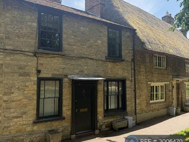 The Green, Bedford, MK43 3 bed terraced house to rent £1,650 pcm £381 pw