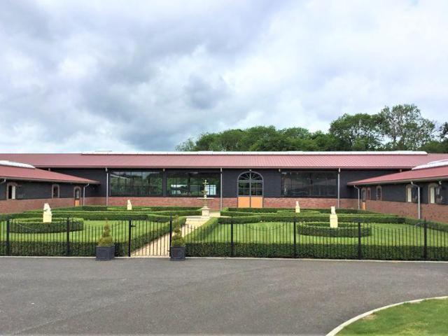 The Green, Godalming 2 bed equestrian property to rent £3,500 pcm £808 pw