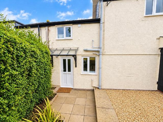 The Green, Longcot, Faringdon. 1 bed terraced house to rent £1,100 pcm £254 pw