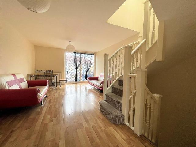 The Green, London E15, 4 bed town house to rent, £2,700 pcm | PrimeLocation