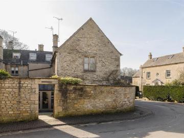 The Green, Northleach GL54 3 bed house to rent £2,600 pcm £600 pw
