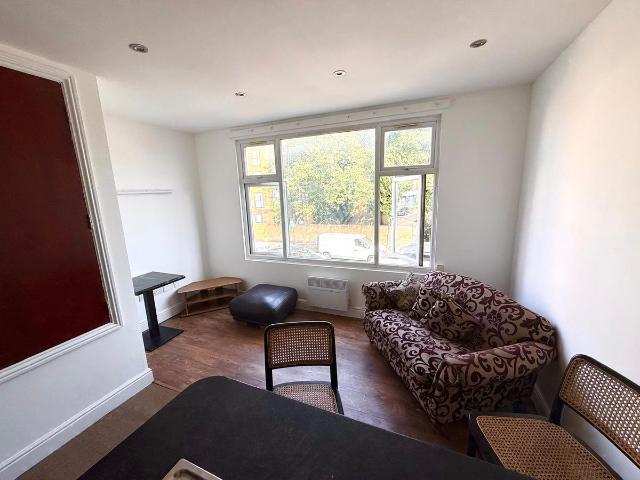 The Green, Southall UB2, 1 bed flat to rent, £1,500 pcm | PrimeLocation