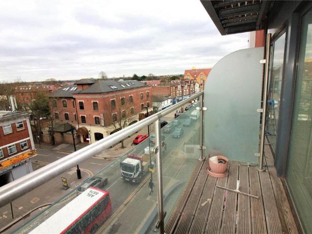 The Green, Southall, UB2 2 bed apartment to rent £1,800 pcm £415 pw