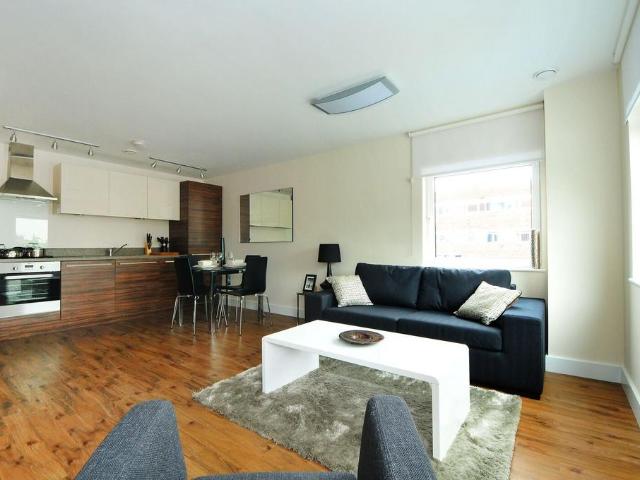 The Green, Southall, UB2 2 bed flat to rent £1,800 pcm £415 pw