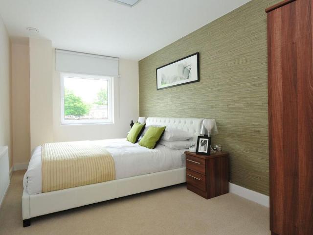 The Green, Southall, UB2 2 bed flat to rent £1,800 pcm £415 pw