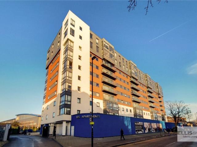 The Green, Southall UB2, 2 bed flat to rent, £1,950 pcm | PrimeLocation