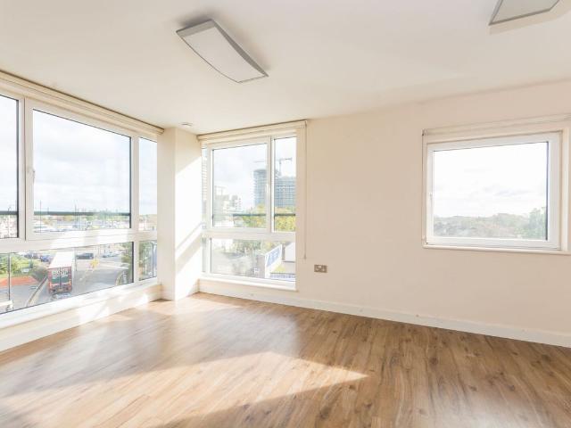 The Green, Southall UB2, 2 bed flat to rent, £1,900 pcm | PrimeLocation
