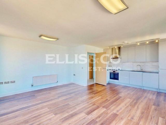 The Green, Southall UB2, 2 bed flat to rent, £2,300 pcm | PrimeLocation