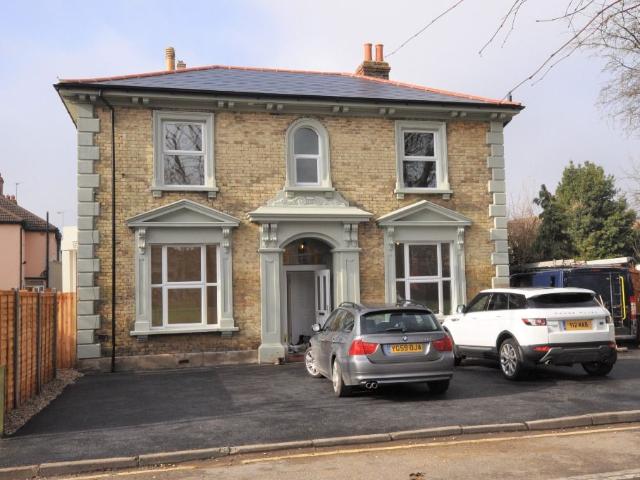 The Green, Sutton SM1, 3 bed flat to rent, £2,100 pcm | PrimeLocation