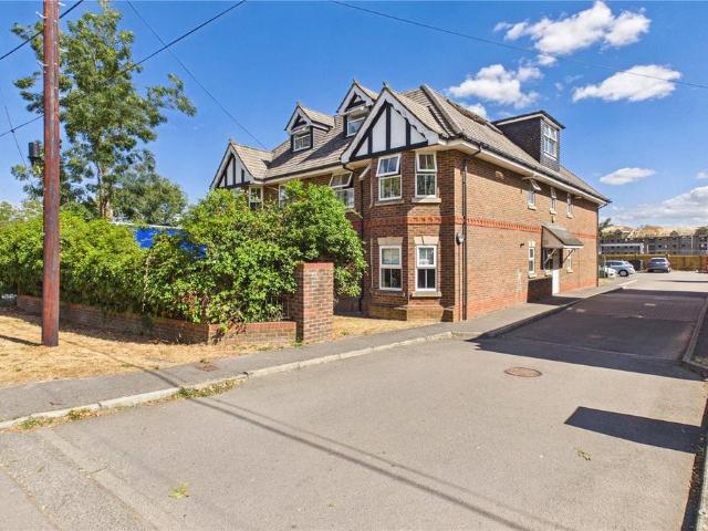 The Green, Theale, Reading. 1 bed apartment to rent £1,100 pcm £254 pw
