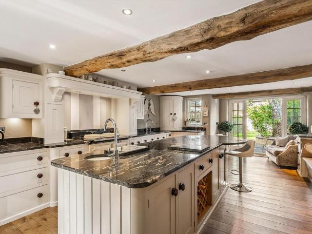 The Green, Twickenham, Middlesex, TW2. 4 bed semi detached house to rent £5,000 pcm £1,154 pw