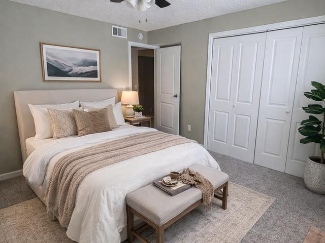 The Greens Apartments 2 Bedroom Apartment for Rent at 9444 Newton Ave, Kansas City, MO 64138 Loma Vista
