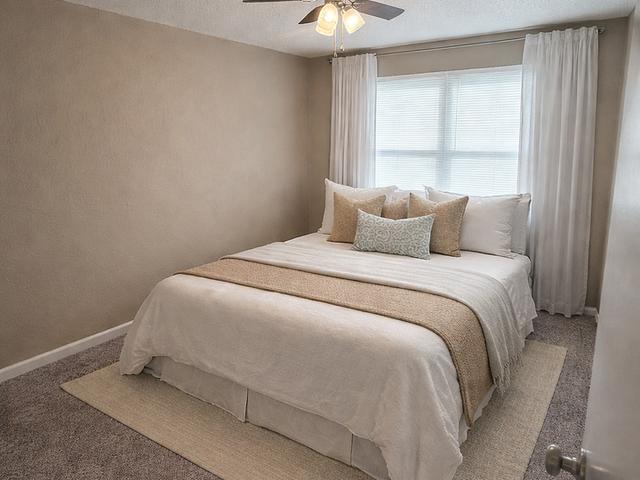 The Greens Apartments 2 Bedroom Apartment for Rent at 9444 Newton Ave, Kansas City, MO 64138 Loma Vista