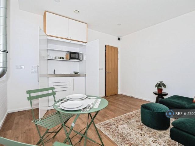 The Grid, Leatherhead, KT22 1 bed flat to rent £1,120 pcm £258 pw