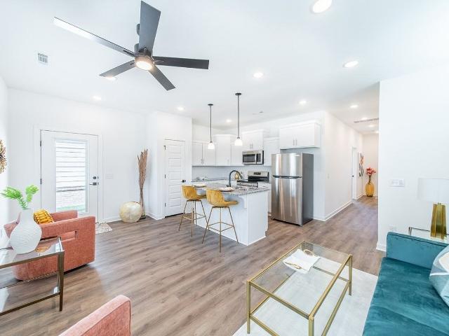 The Grove 2 Bedroom Apartment for Rent at 1735 W Chandler Ave, Rogers, AR 72758