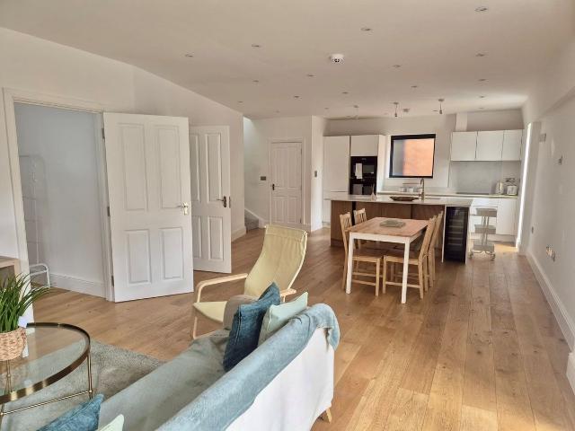 The Grove, Coulsdon CR5, 3 bed bungalow to rent, £3,100 pcm | PrimeLocation