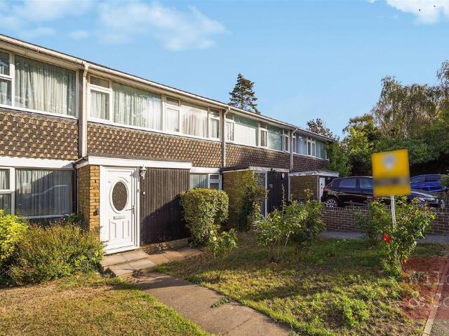 The Grove, Enfield 3 bed house to rent £2,300 pcm £531 pw