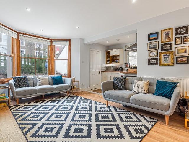 The Grove, Ealing 2 bed flat to rent £3,500 pcm £808 pw