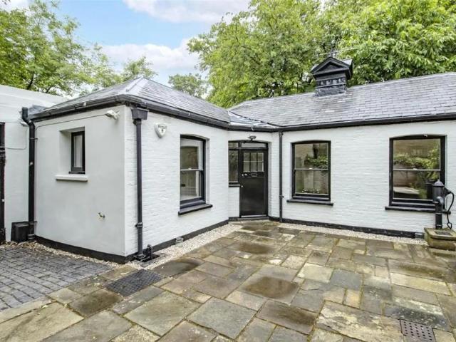 The Grove, Highgate Village, N6 2 bed house to rent £4,117 pcm £950 pw