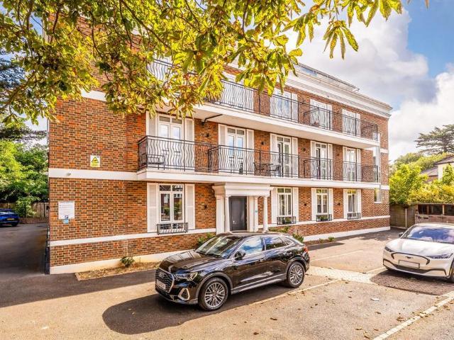 The Grove, Isleworth TW7 1 bed flat to rent £1,750 pcm £404 pw