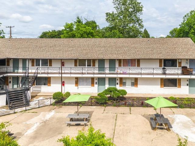 The Grove One & Two Bedroom Apartments Studio Apartment for Rent at 3605 Barry Ave, Fort Smith, AR 72903