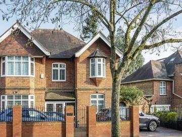 The Grove, London, TW7 4RW, United Kingdom | 5 bed house for rent #139070820 | Rentberry