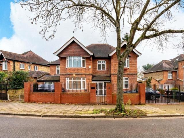 The Grove, London, TW7 4RW, United Kingdom | 5 bed house for rent #144023271 | Rentberry