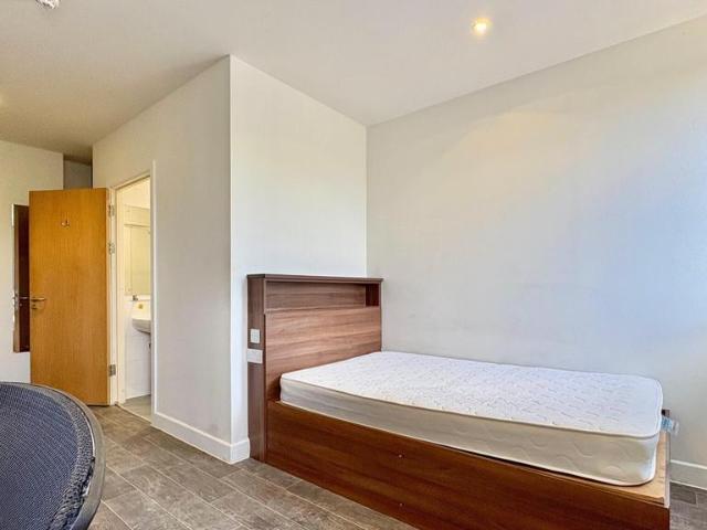 The Grove Studio to rent £1,582 pcm £365 pw