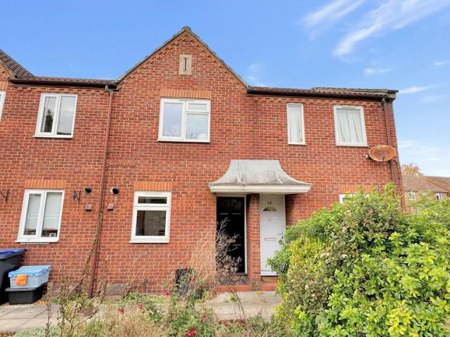 The Grove, Warminster 2 bed terraced house to rent £1,025 pcm £237 pw