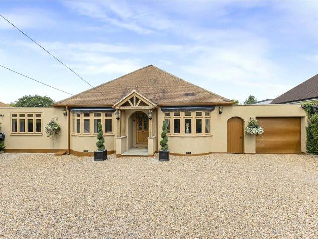 The Grove, West Kingsdown, Sevenoaks. 5 bed bungalow to rent £4,500 pcm £1,038 pw