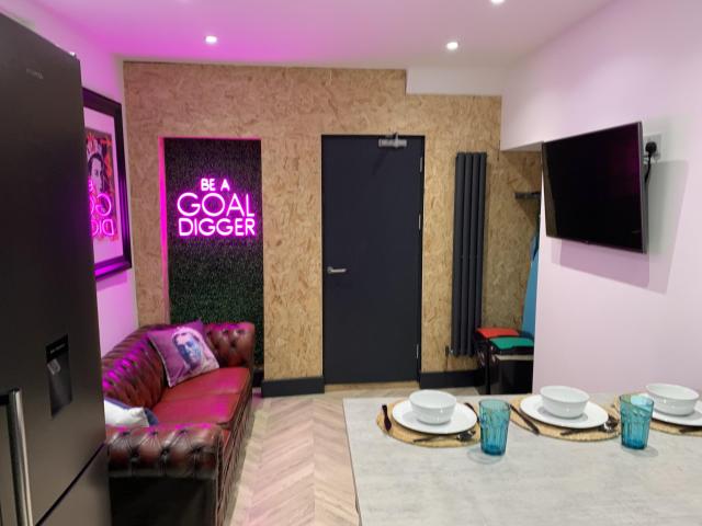 The Grove, Uplands, Swansea SA2 0QT StudentDigz Ltd