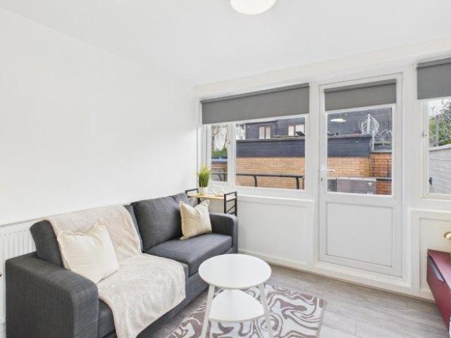 The Groves 2 bed house share to rent £1,862 pcm £430 pw