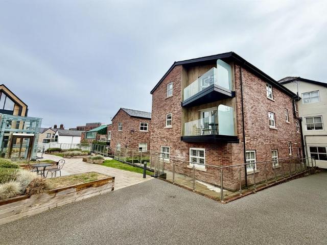 The Downs, Altrincham 2 bed apartment to rent £1,500 pcm £346 pw