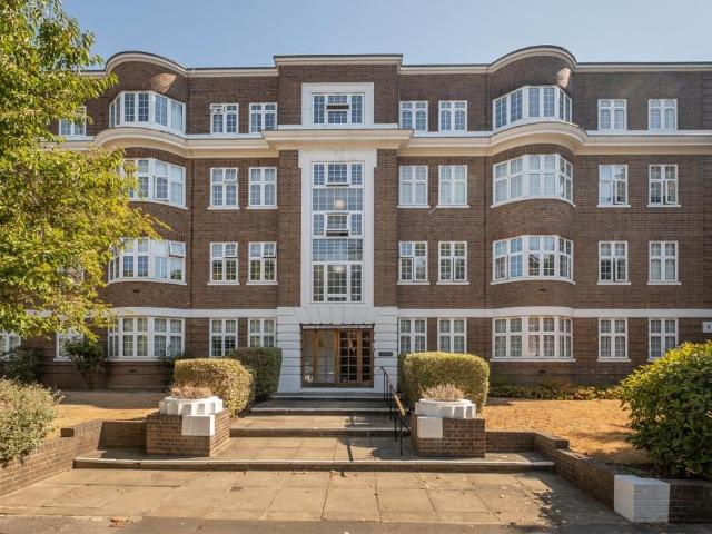 The Downs London SW20 4 bed apartment to rent £2,900 pcm £669 pw