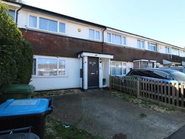 The Dart, Hemel Hempstead HP2 3 bed terraced house to rent £1,875 pcm £433 pw