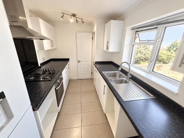 The Dashes, Harlow CM20, 2 bed flat to rent, £1,550 pcm | PrimeLocation