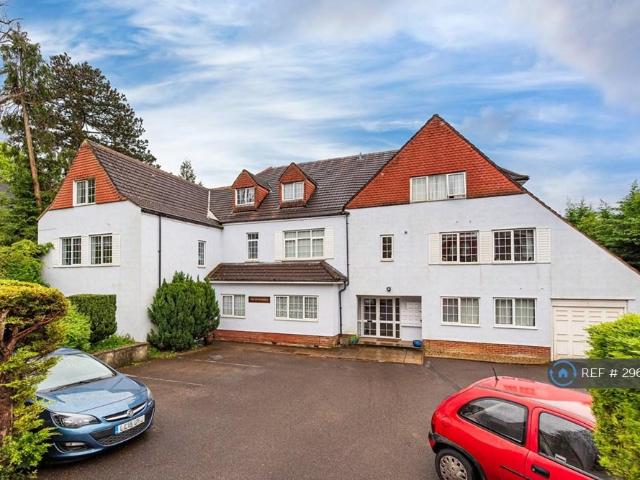 The Devonshires, Epsom, KT17 2 bed flat to rent £1,750 pcm £404 pw