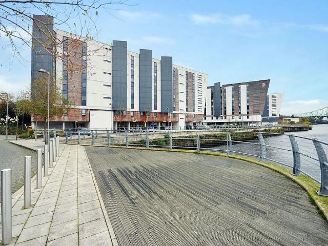 The Decks, Runcorn, WA7 1GJ 1 bed apartment to rent £695 pcm £160 pw