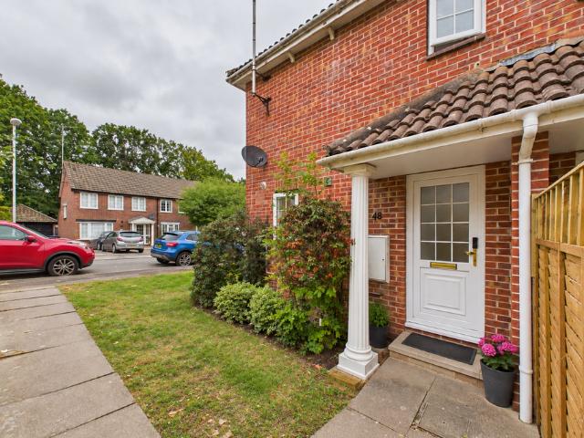 The Dell, West Sussex RH19 2 bed terraced house to rent £1,350 pcm £312 pw