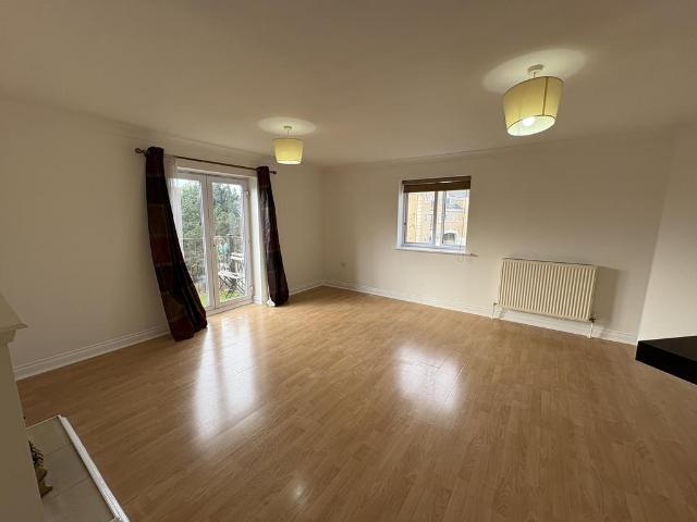 The Dell, Southampton, Hampshire, SO15 2 bed flat to rent £1,350 pcm £312 pw