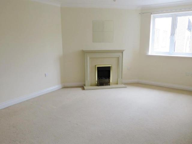 The Dell, Southampton SO15, 2 bed flat to rent, £1,350 pcm | PrimeLocation