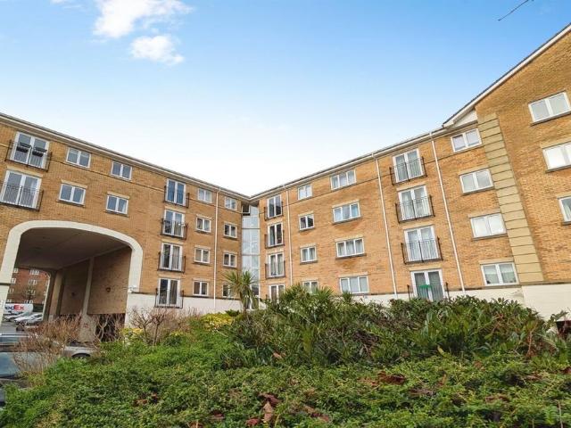 The Dell, Southampton SO15 2 bed flat to rent £1,300 pcm £300 pw