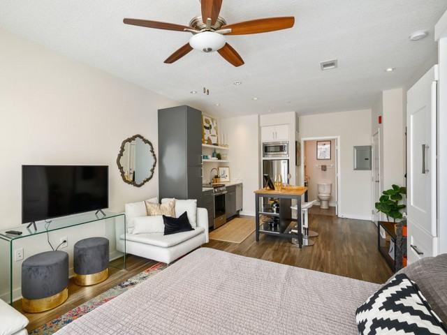 The District Flats 2 Bedroom Apartment for Rent at 8757 Penrose Ln, Lenexa, KS 66219