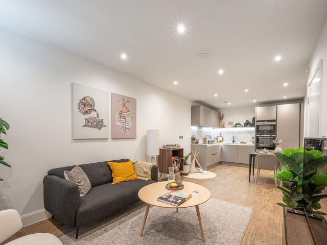 The Draper, Colindale, London NW9, 2 bed flat to rent, £2,680 pcm | PrimeLocation