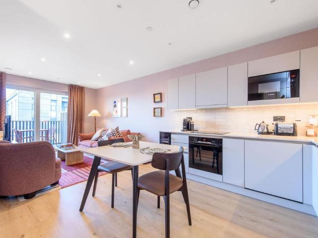 The Draper, Colindale, London, NW9 2 bed flat to rent £2,780 pcm £642 pw