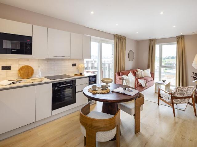 The Draper, Delfino House, Colindale. 1 bed flat to rent £2,150 pcm £496 pw